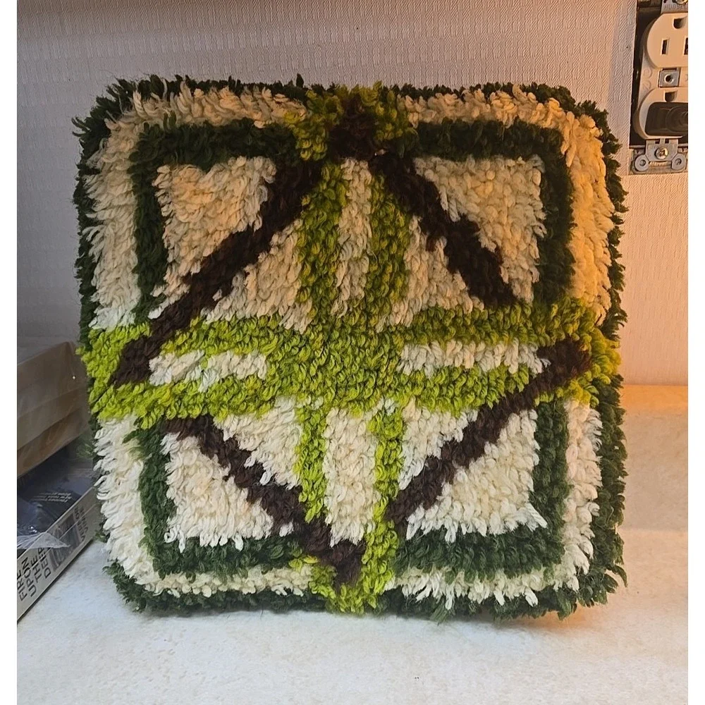 Vtg Green‎ Geometric Pattern Latch Hook Home Decor Square Throw Pillow 12